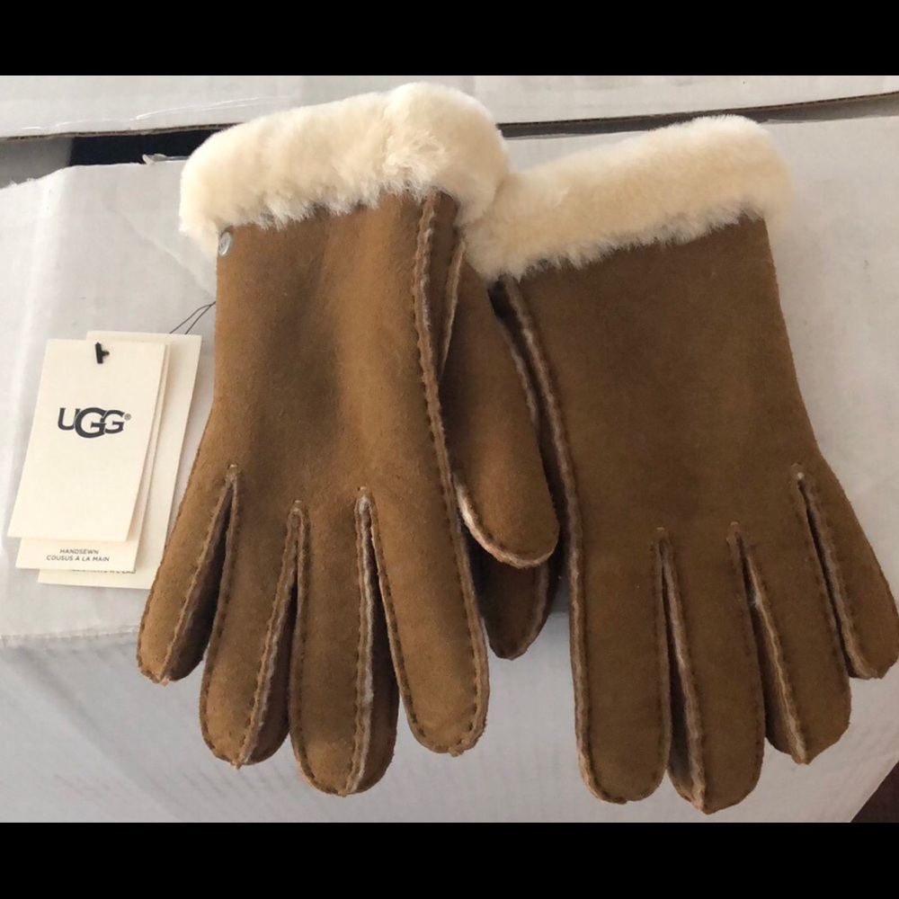 Women’s UGG gloves for Winter.